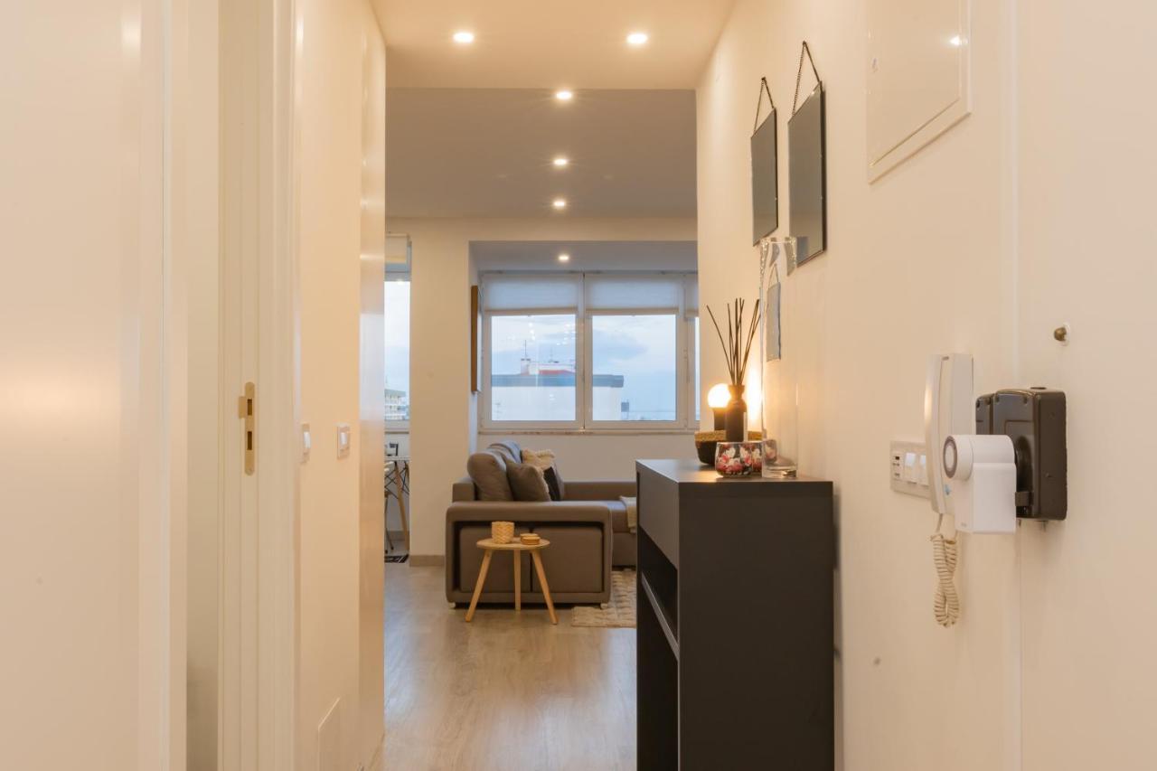 Stylish Apartment W/ River View By Lovelystay Оейраш Екстериор снимка